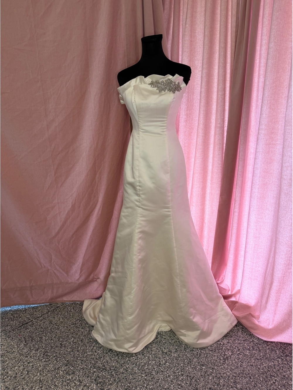 David's Bridal Galina Signature Ivory Strapless Wedding Dress Size 2